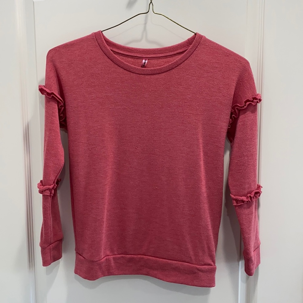 Warm pink Sweater with flares on sleeves